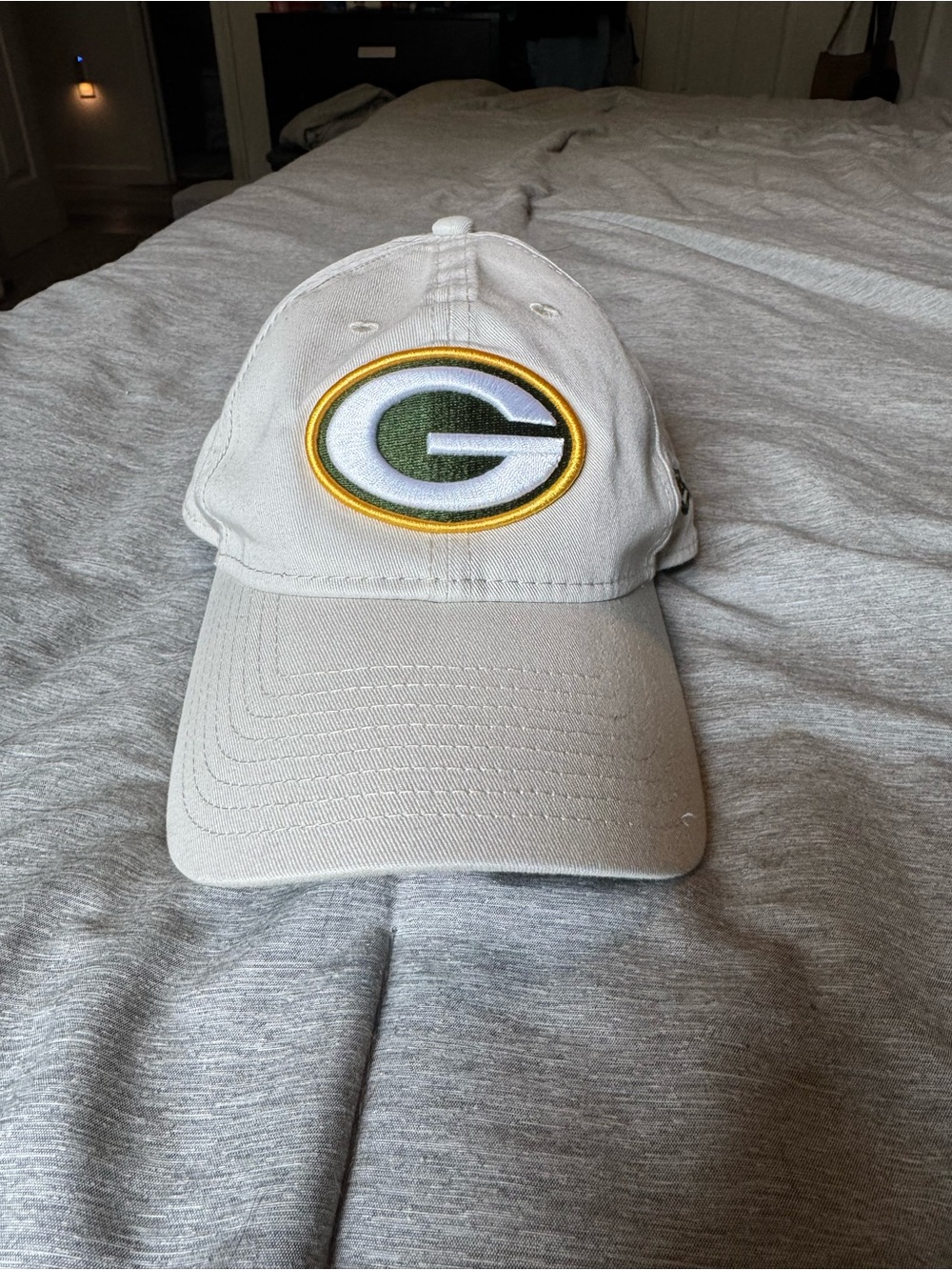 New Era Green Bay Packers Cream Baseball Cap with Green and Gold Logo